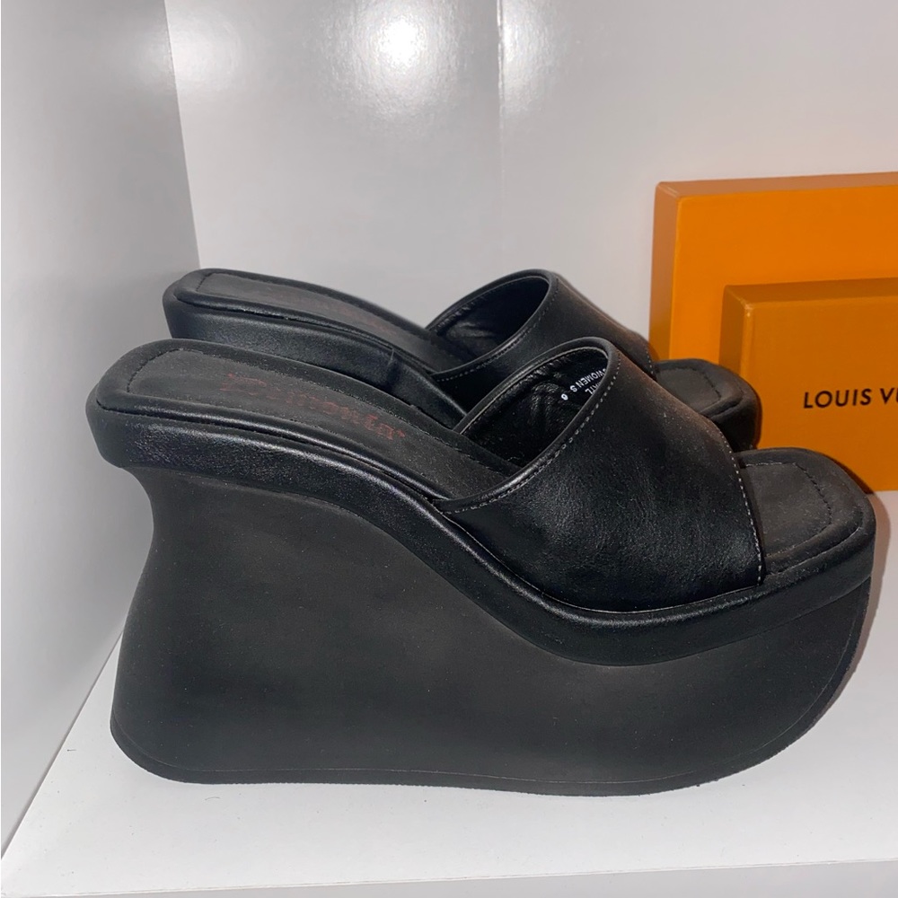 DEMONIA PLATFORM WEDGES 🖤